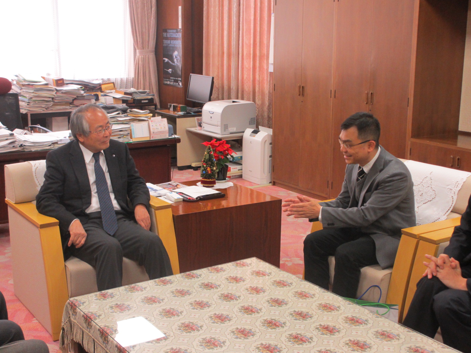 President Inoue and Prof. Huang had a meeting