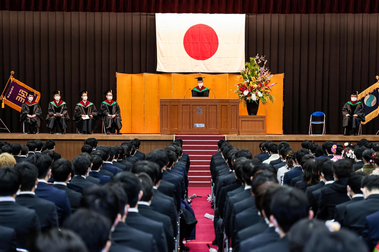 President Inoue delivering words of encouragement