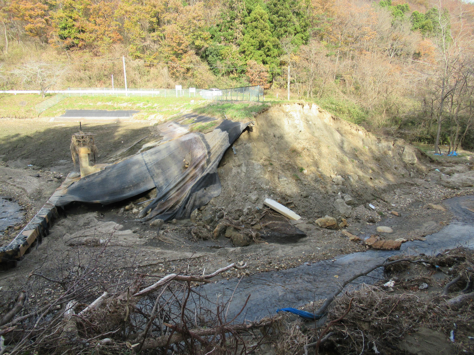 写真-1 令和元年東日本台風によるため池堤防の決壊
