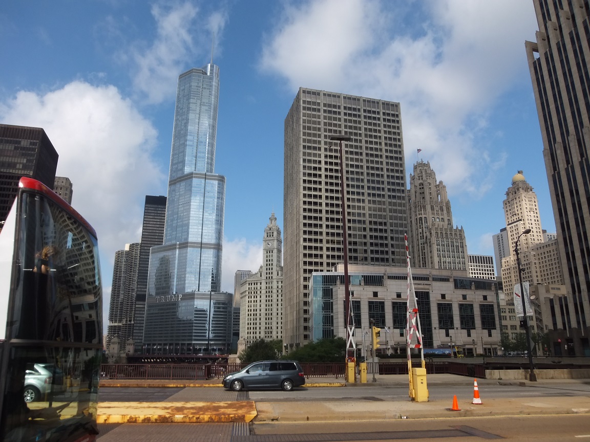 Fig.1  学会の会場周辺，シカゴはトランプタワーなど著名な高層建築物が多くあります