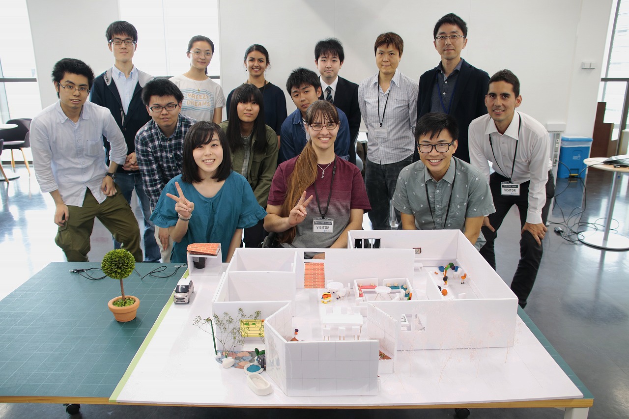 EnviroLab Asiaに参加している学生と本学学生ら