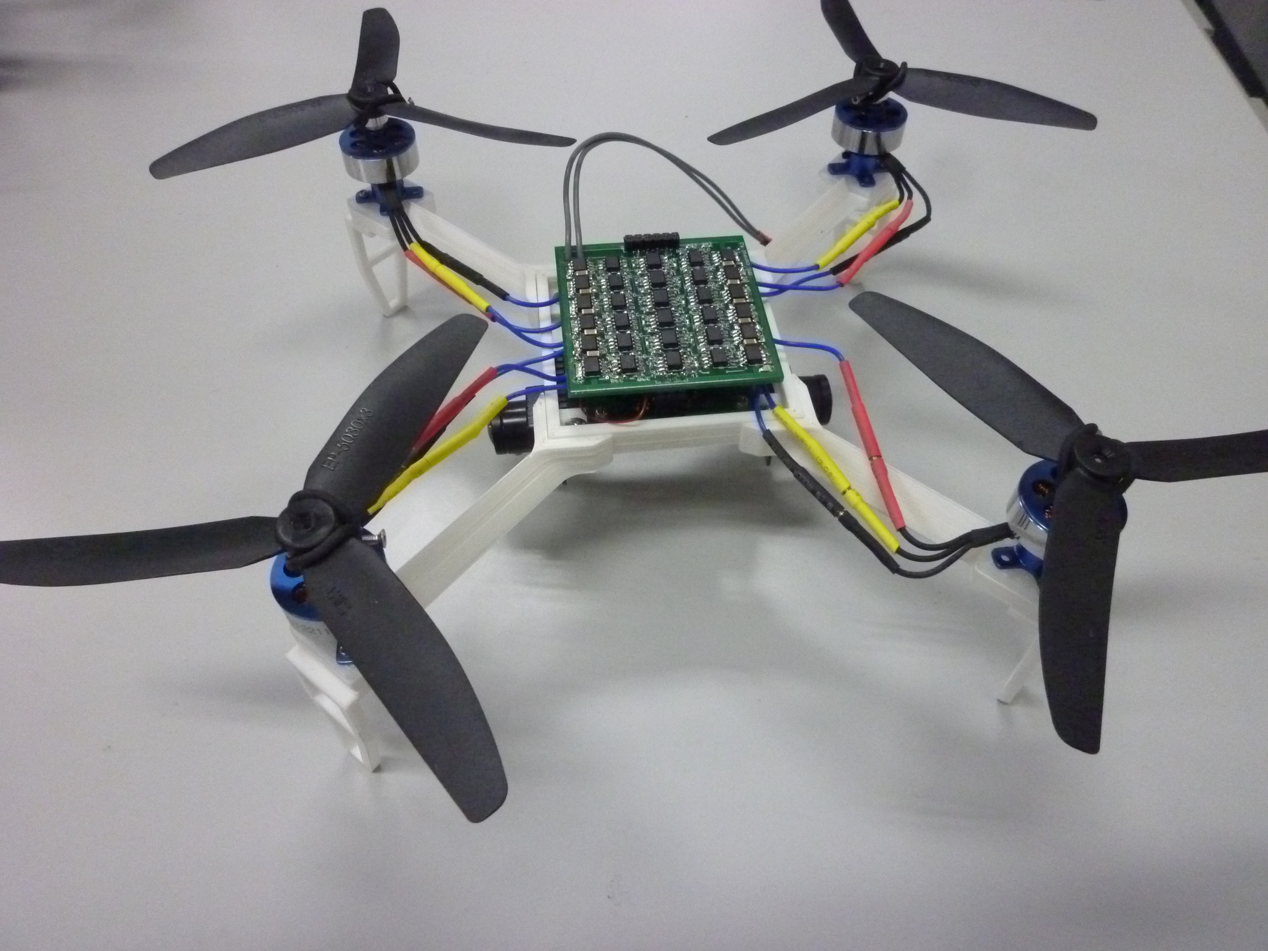昆虫の神経系に学んだ飛行ロボット