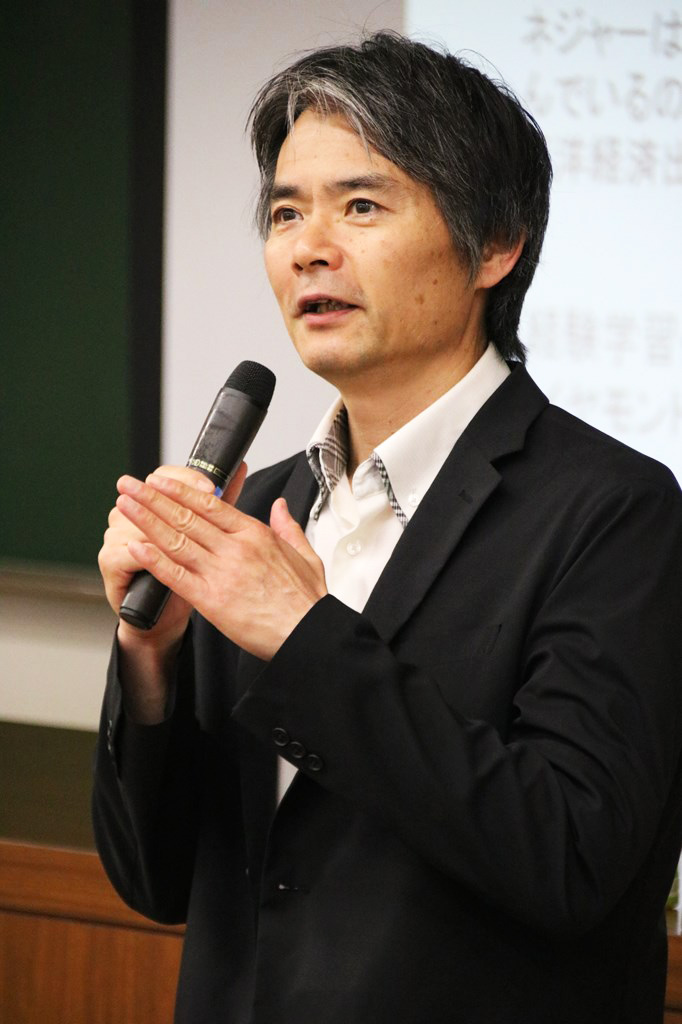 「価値観の異なる人たちとの協働が成長のカギ」と話す松尾教授