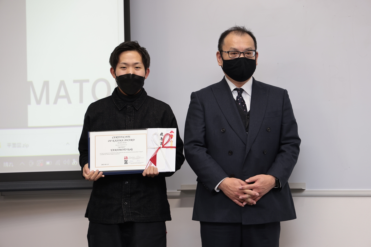 鹿島賞を受賞した山本さん（左）
