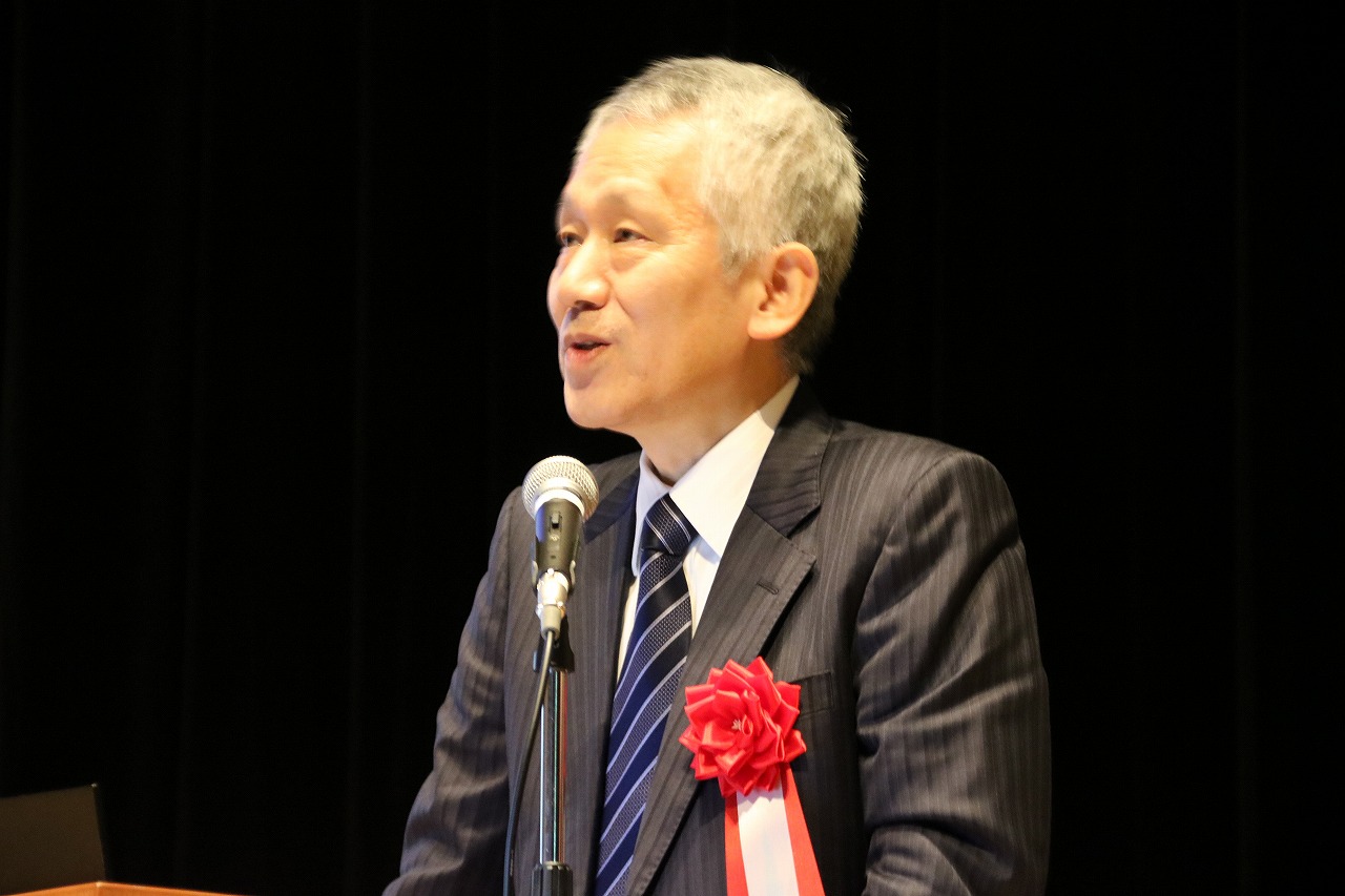 ノーベル賞受賞の経験を基に自身が取り組んだ知的財産創出について解説する田中氏
