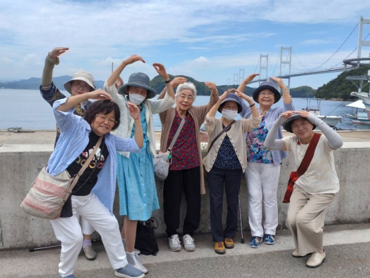 (写真2)カフェで知り合って仲良くなり、意気投合して「日帰りしまなみ旅行」を実現