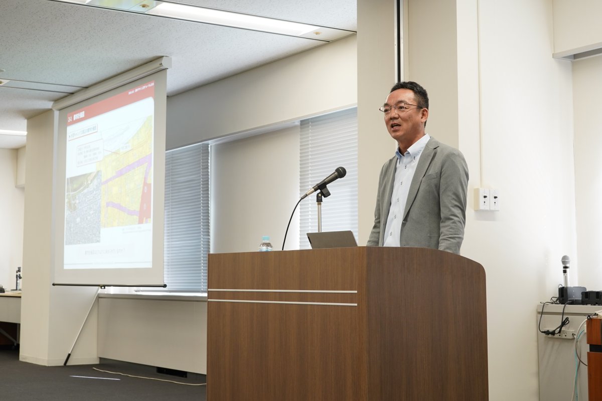 土地区画整理事業の施行実績について紹介する江口氏