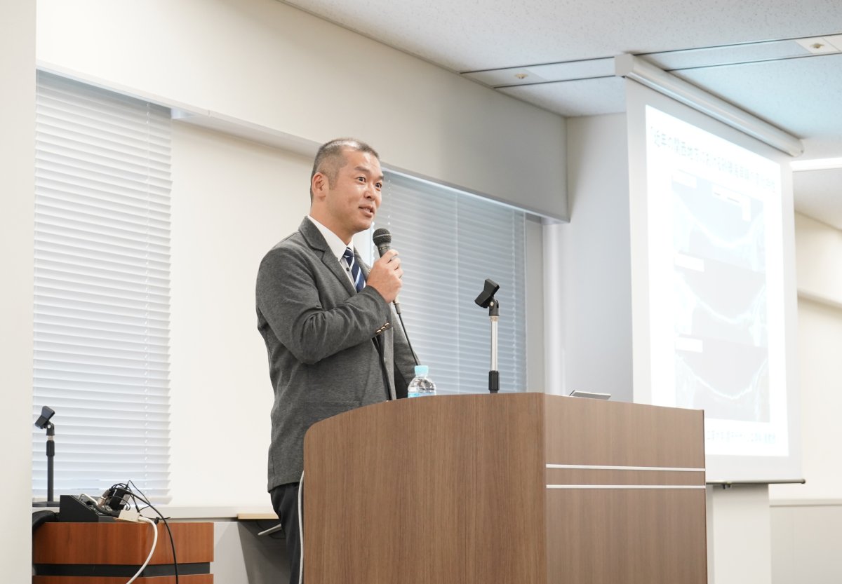 海岸線の変化特性を把握するための解析手法を紹介する東准教授