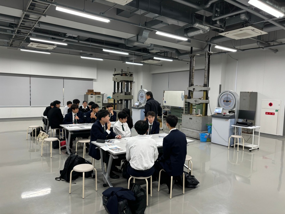 建築学科_コンクリート破壊実験