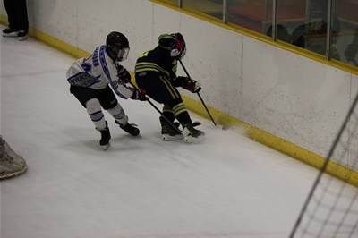 コートサイドでは激しい攻防