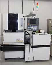 ワイヤカット放電加工機