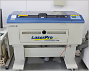 小型レーザ加工機