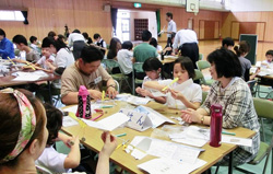 お父さんも真剣そのもの