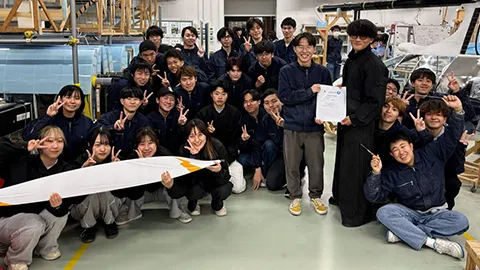 鳥人間コンテスト会場での集合写真